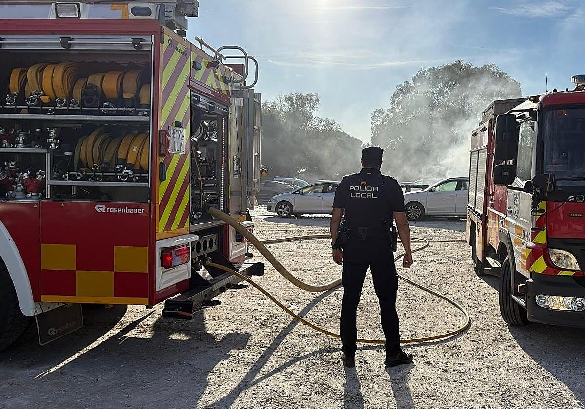 Man arrested after six vehicles completely destroyed in blaze at beach